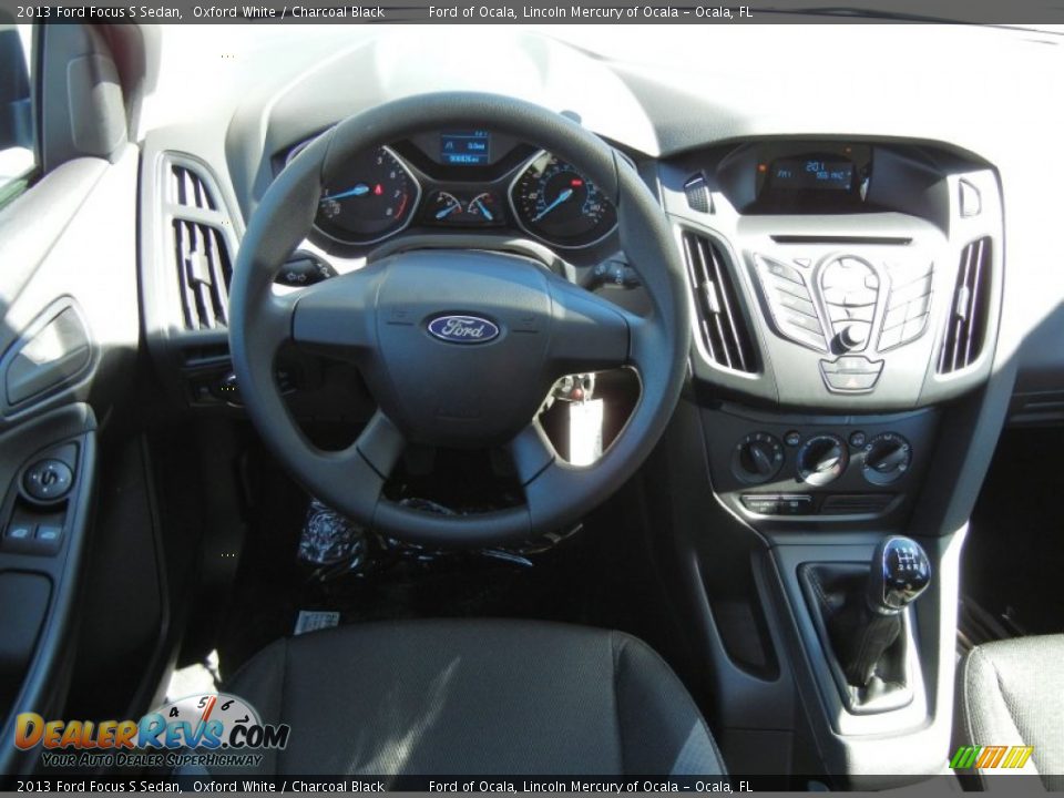 2013 Ford Focus S Sedan Oxford White / Charcoal Black Photo #7