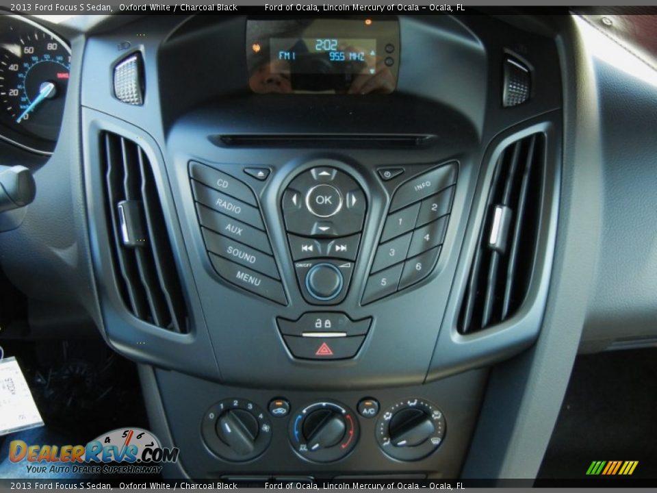 2013 Ford Focus S Sedan Oxford White / Charcoal Black Photo #9