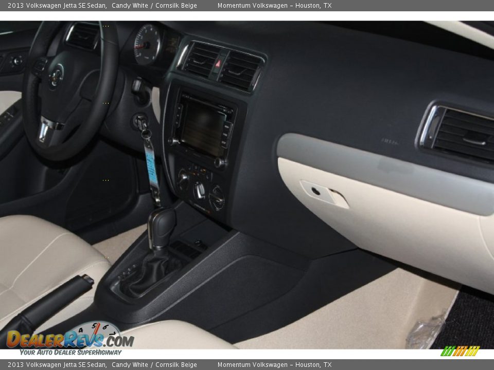 2013 Volkswagen Jetta SE Sedan Candy White / Cornsilk Beige Photo #22