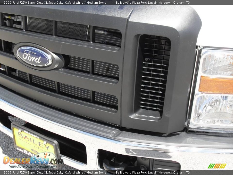 2009 Ford F250 Super Duty XL SuperCab Oxford White / Medium Stone Photo #1