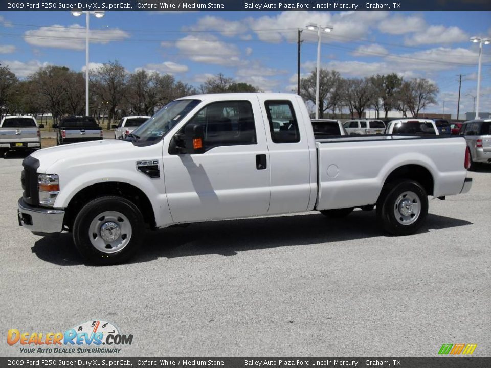 2009 Ford F250 Super Duty XL SuperCab Oxford White / Medium Stone Photo #3