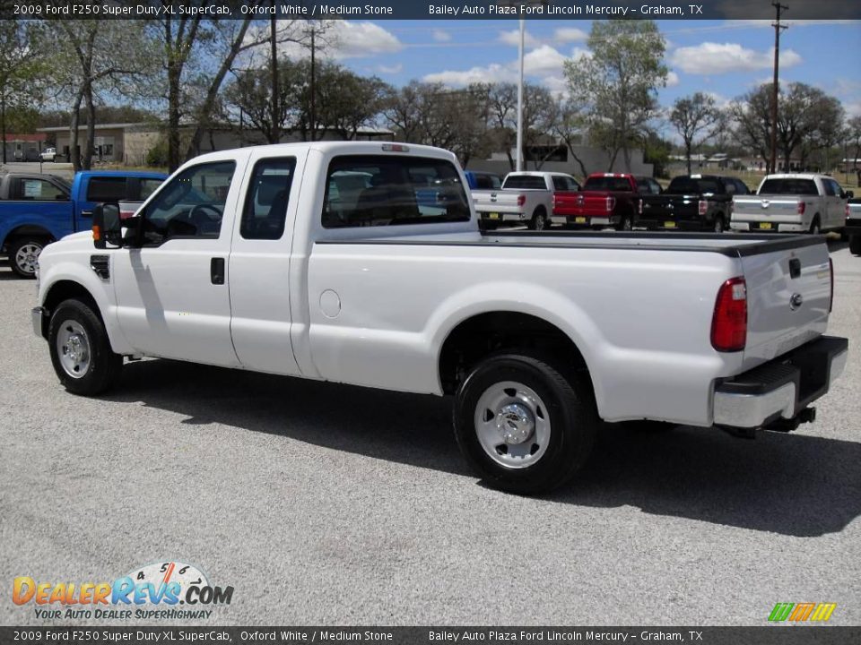 2009 Ford F250 Super Duty XL SuperCab Oxford White / Medium Stone Photo #4