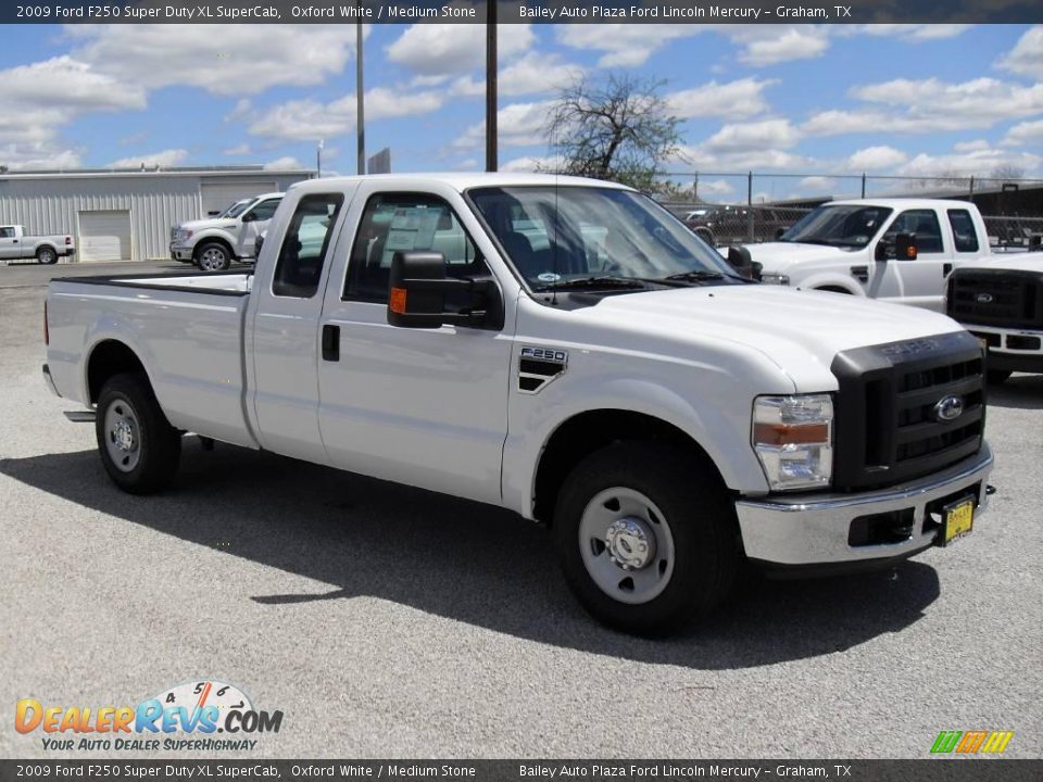 2009 Ford F250 Super Duty XL SuperCab Oxford White / Medium Stone Photo #6