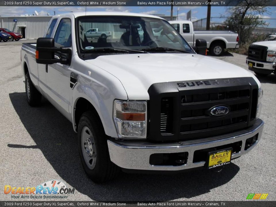 2009 Ford F250 Super Duty XL SuperCab Oxford White / Medium Stone Photo #7