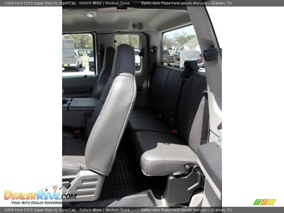 2009 Ford F250 Super Duty XL SuperCab Oxford White / Medium Stone Photo #8