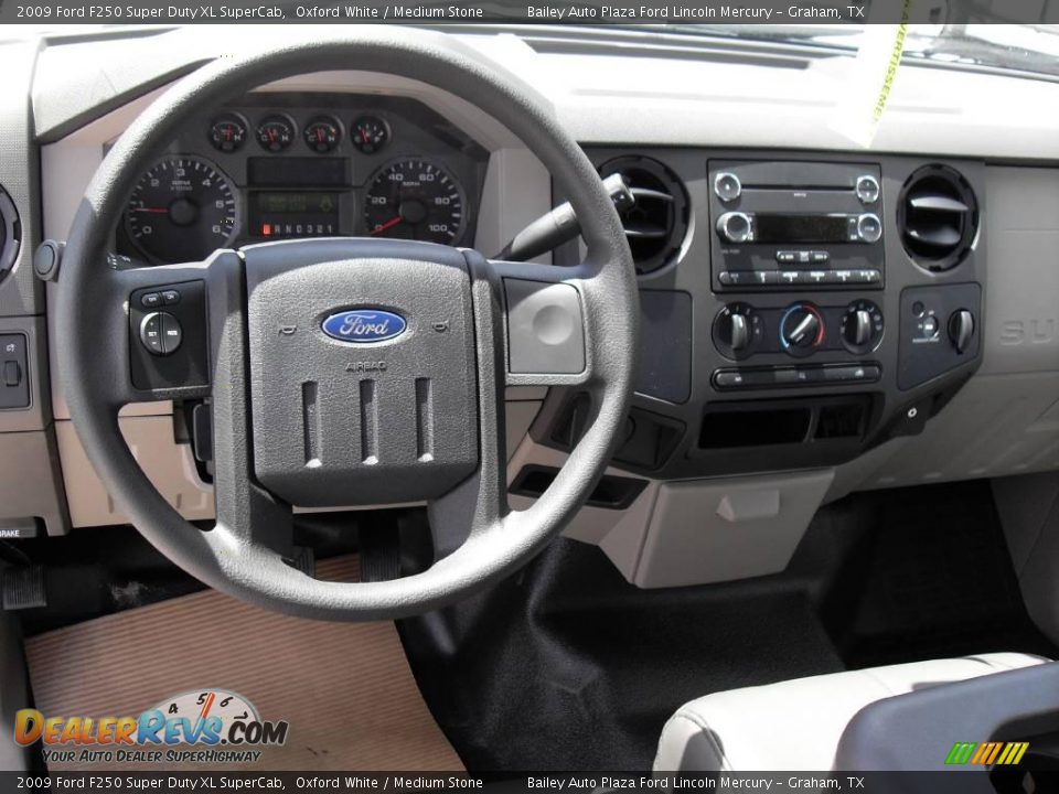 2009 Ford F250 Super Duty XL SuperCab Oxford White / Medium Stone Photo #10
