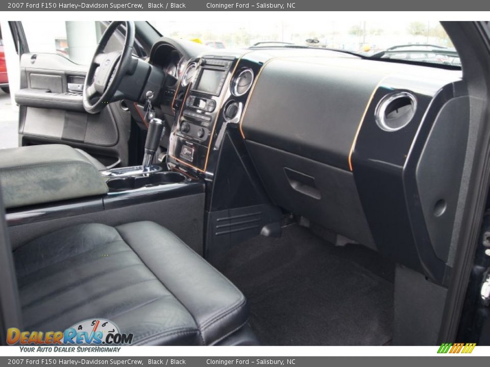 Dashboard of 2007 Ford F150 Harley-Davidson SuperCrew Photo #15