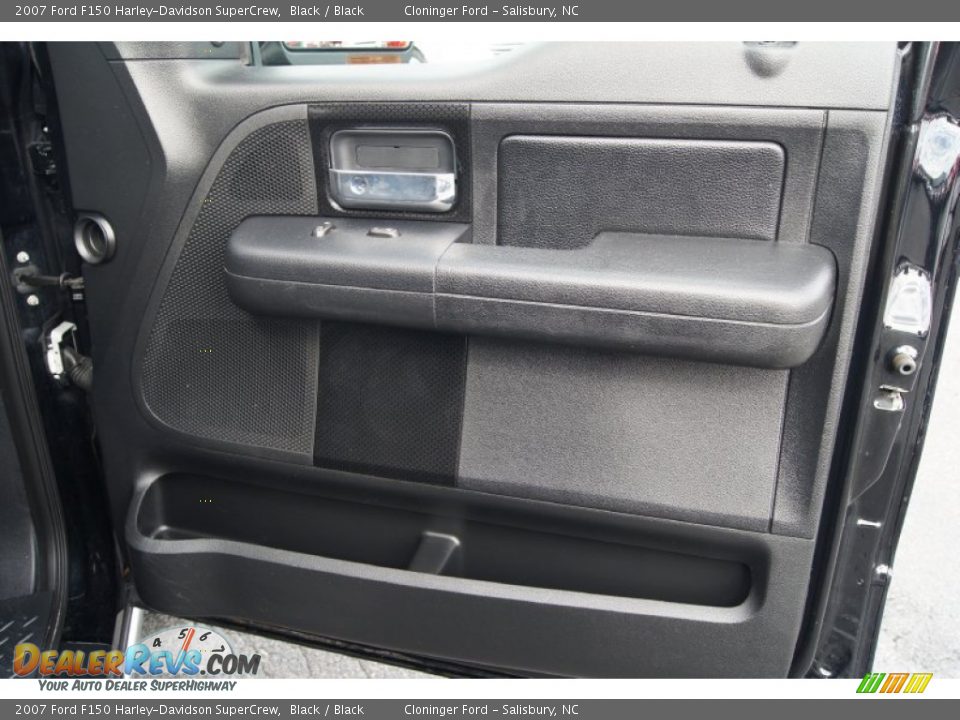 Door Panel of 2007 Ford F150 Harley-Davidson SuperCrew Photo #16