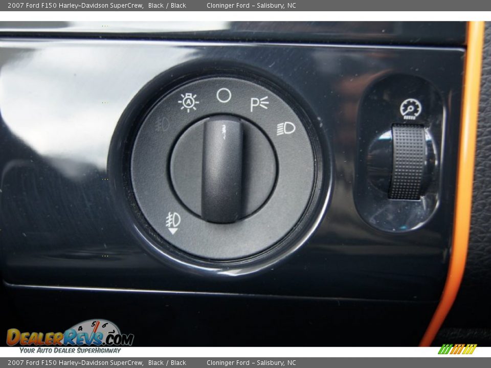Controls of 2007 Ford F150 Harley-Davidson SuperCrew Photo #27