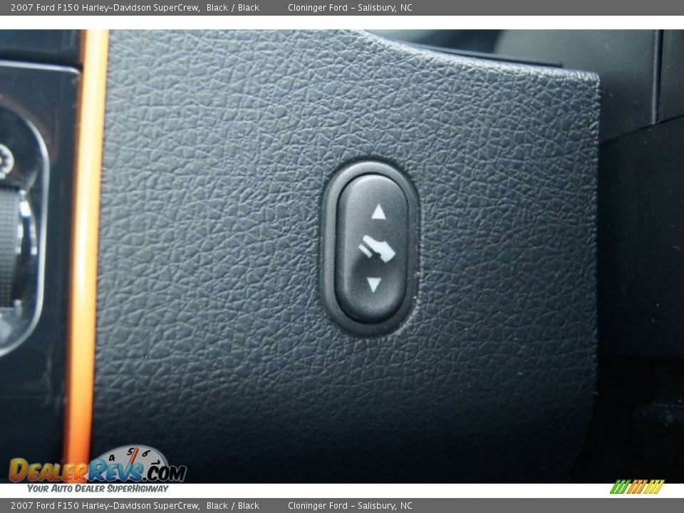 Controls of 2007 Ford F150 Harley-Davidson SuperCrew Photo #28
