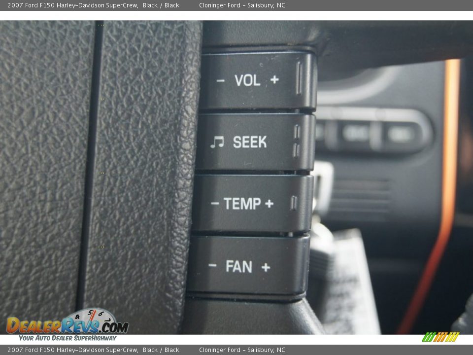 Controls of 2007 Ford F150 Harley-Davidson SuperCrew Photo #30
