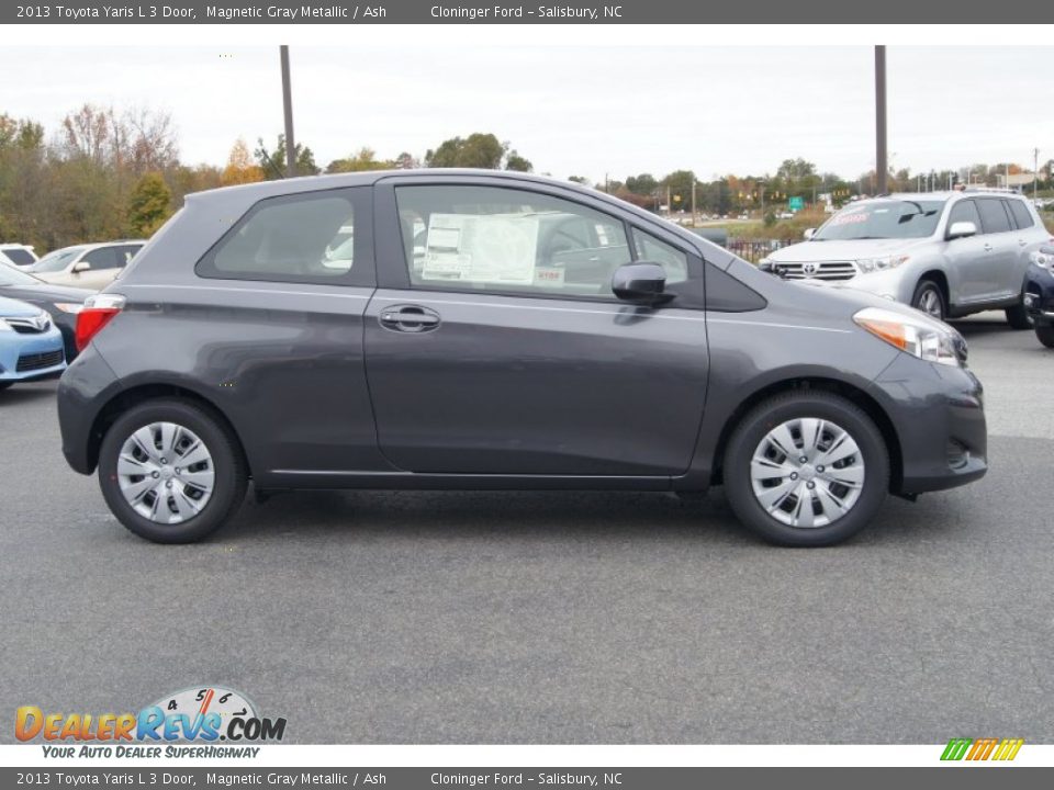 Magnetic Gray Metallic 2013 Toyota Yaris L 3 Door Photo #6