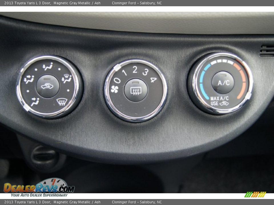 Controls of 2013 Toyota Yaris L 3 Door Photo #23