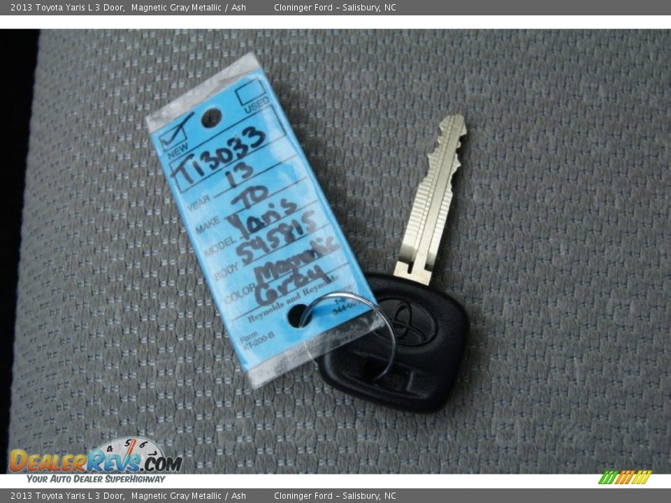 Keys of 2013 Toyota Yaris L 3 Door Photo #28