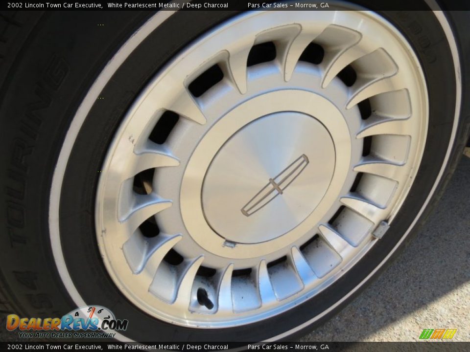 2002 Lincoln Town Car Executive White Pearlescent Metallic / Deep Charcoal Photo #5