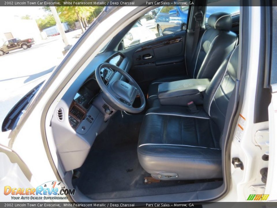 2002 Lincoln Town Car Executive White Pearlescent Metallic / Deep Charcoal Photo #6