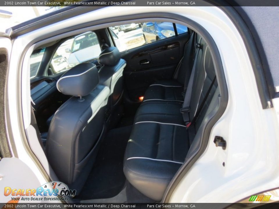 2002 Lincoln Town Car Executive White Pearlescent Metallic / Deep Charcoal Photo #8