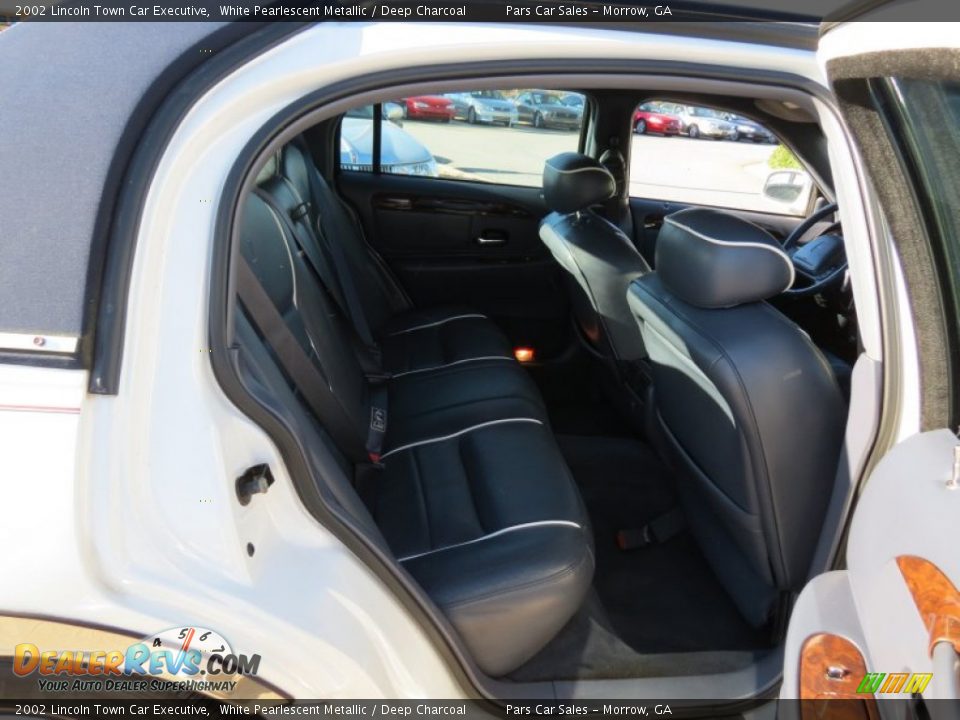 2002 Lincoln Town Car Executive White Pearlescent Metallic / Deep Charcoal Photo #9