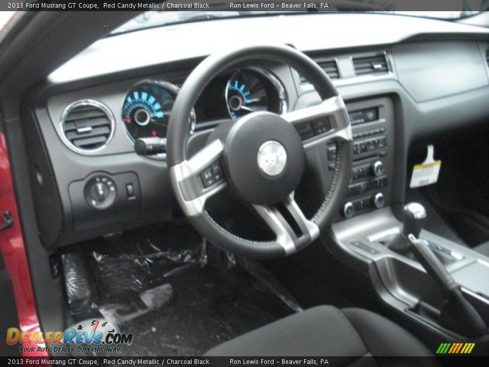 Dashboard of 2013 Ford Mustang GT Coupe Photo #10