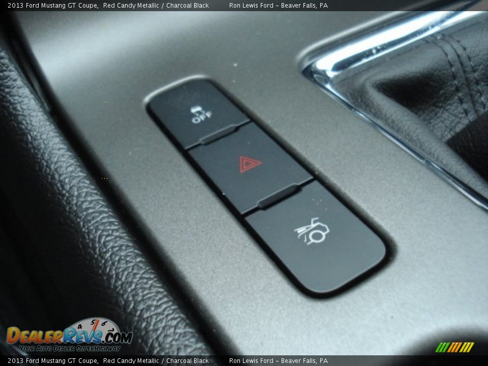 Controls of 2013 Ford Mustang GT Coupe Photo #17