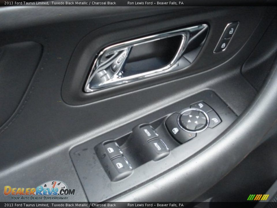 2013 Ford Taurus Limited Tuxedo Black Metallic / Charcoal Black Photo #15
