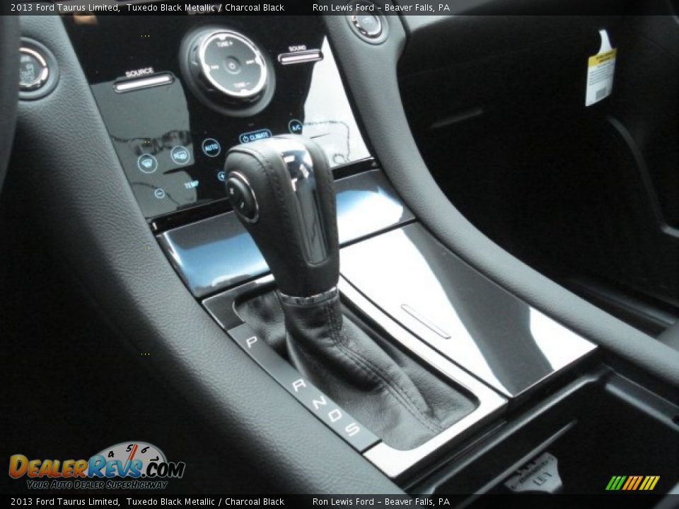 2013 Ford Taurus Limited Tuxedo Black Metallic / Charcoal Black Photo #18