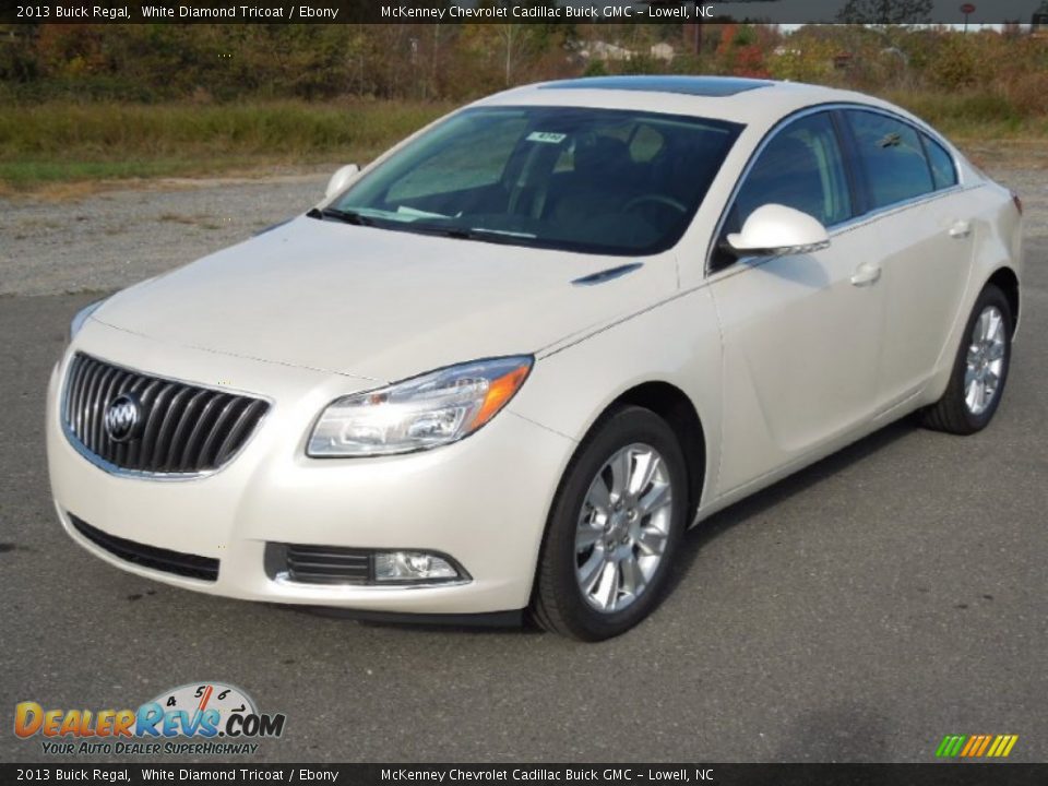 Front 3/4 View of 2013 Buick Regal  Photo #1