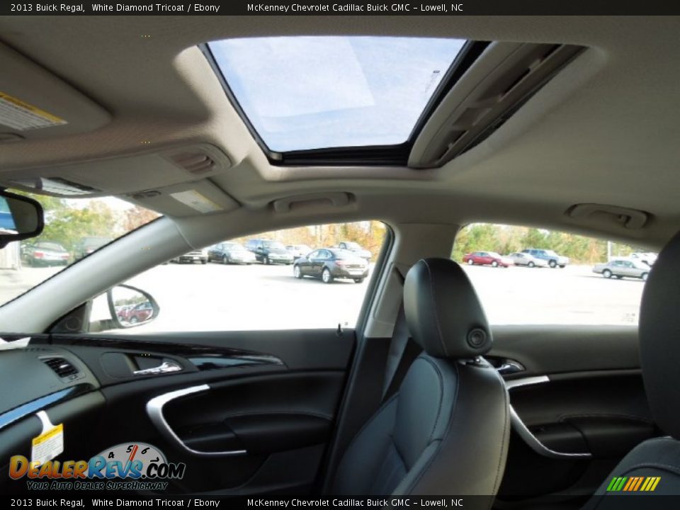 2013 Buick Regal White Diamond Tricoat / Ebony Photo #10