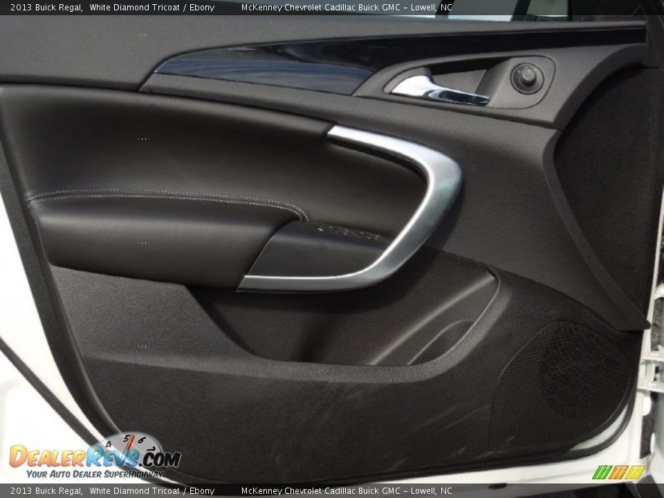 2013 Buick Regal White Diamond Tricoat / Ebony Photo #11
