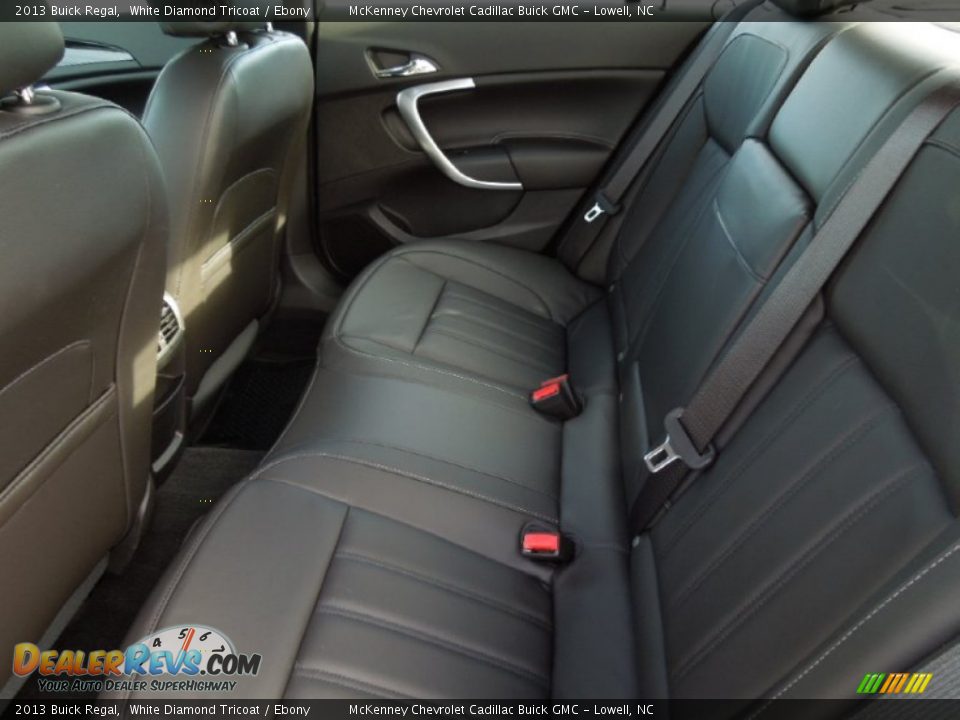 Rear Seat of 2013 Buick Regal  Photo #18