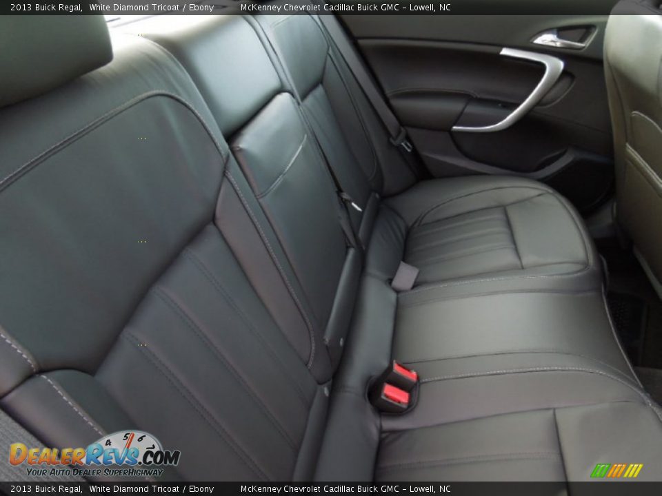 2013 Buick Regal White Diamond Tricoat / Ebony Photo #22