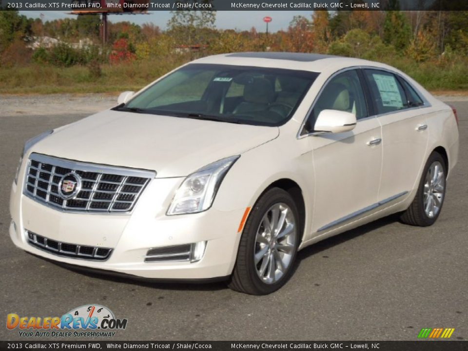 2013 Cadillac XTS Premium FWD White Diamond Tricoat / Shale/Cocoa Photo #1