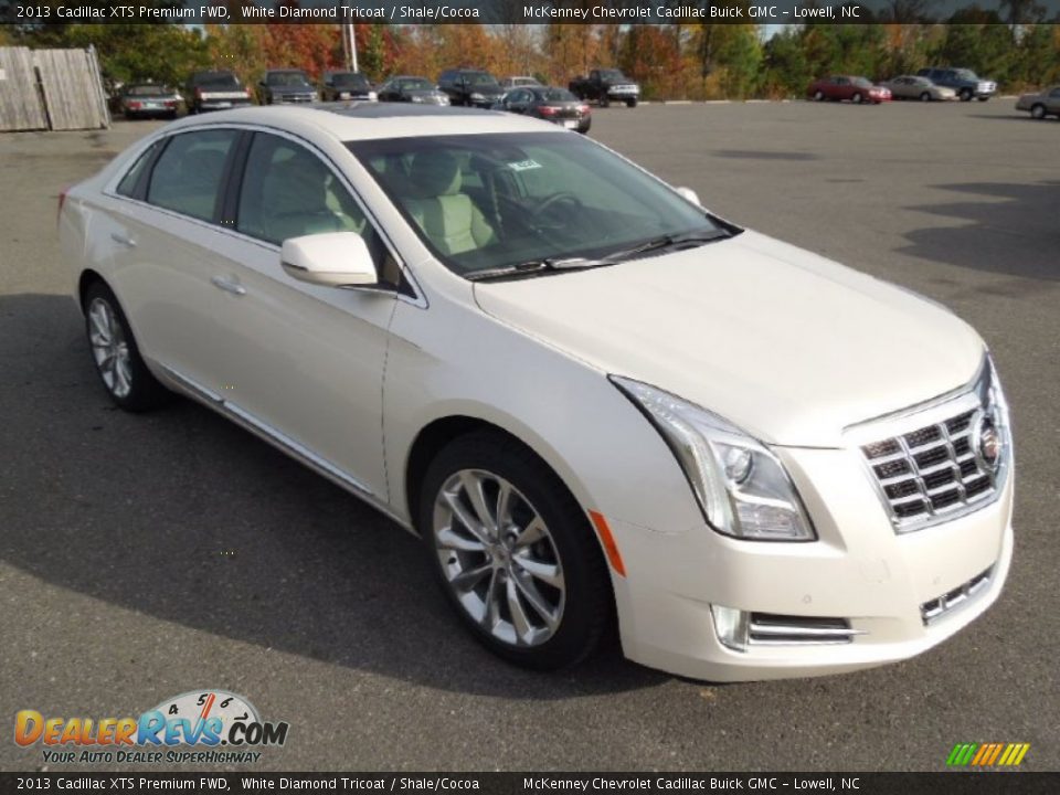 2013 Cadillac XTS Premium FWD White Diamond Tricoat / Shale/Cocoa Photo #2