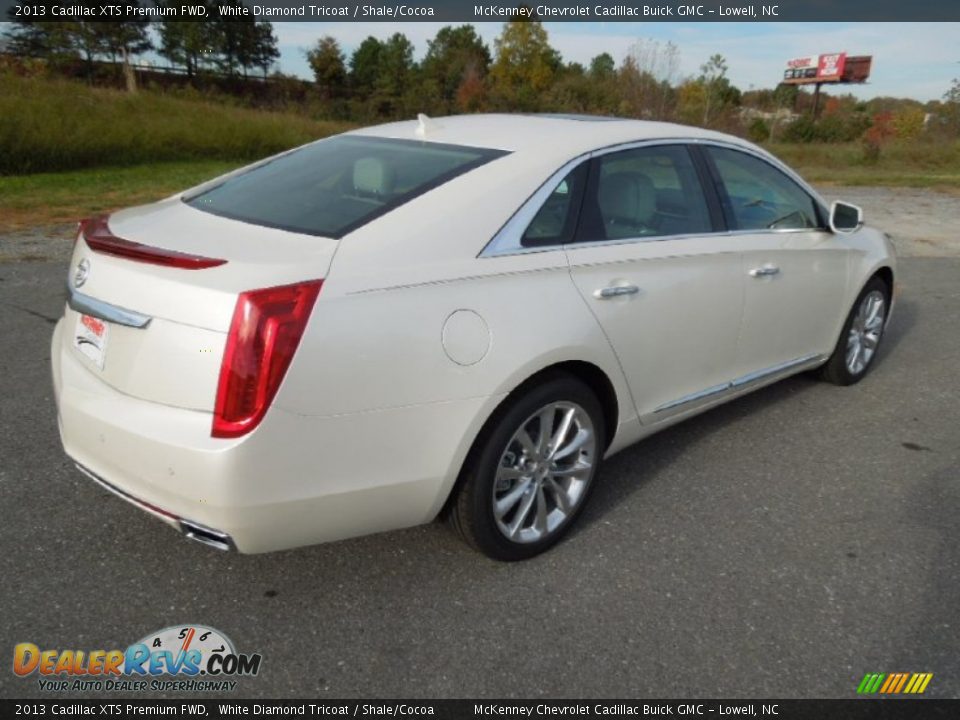 2013 Cadillac XTS Premium FWD White Diamond Tricoat / Shale/Cocoa Photo #5
