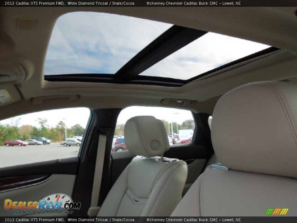 2013 Cadillac XTS Premium FWD White Diamond Tricoat / Shale/Cocoa Photo #10