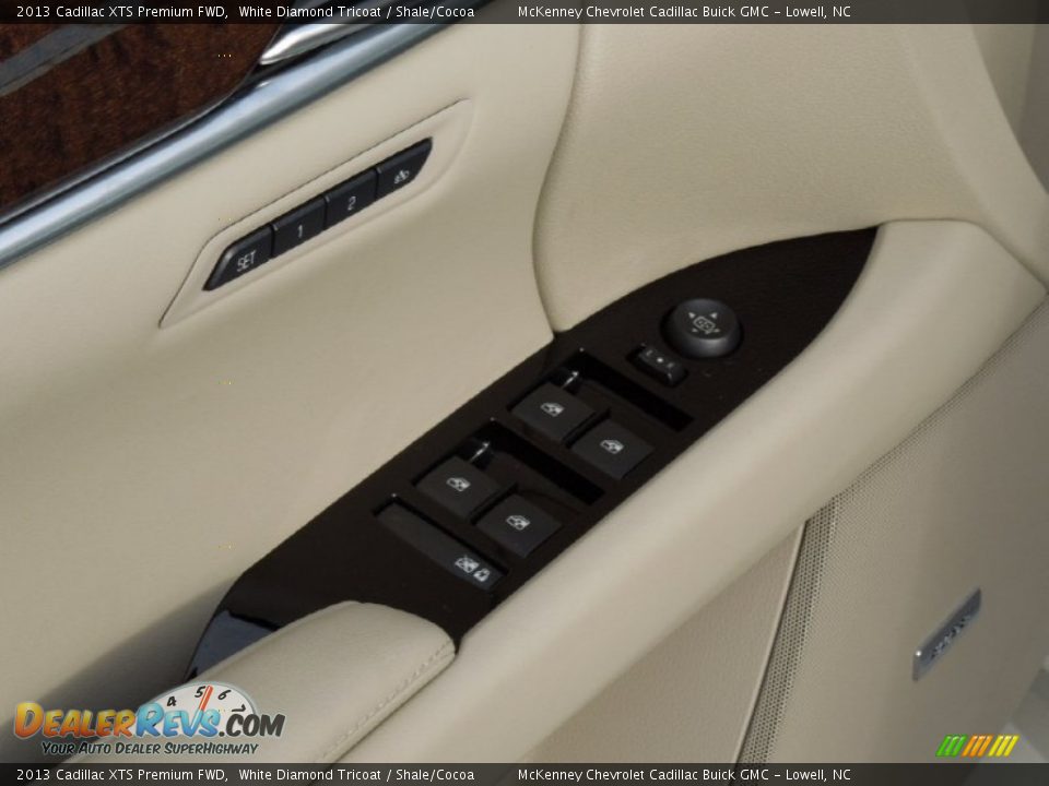 2013 Cadillac XTS Premium FWD White Diamond Tricoat / Shale/Cocoa Photo #12