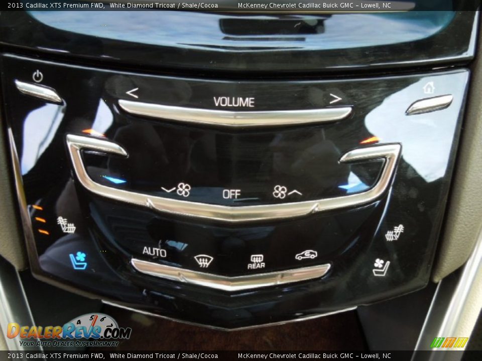 2013 Cadillac XTS Premium FWD White Diamond Tricoat / Shale/Cocoa Photo #15
