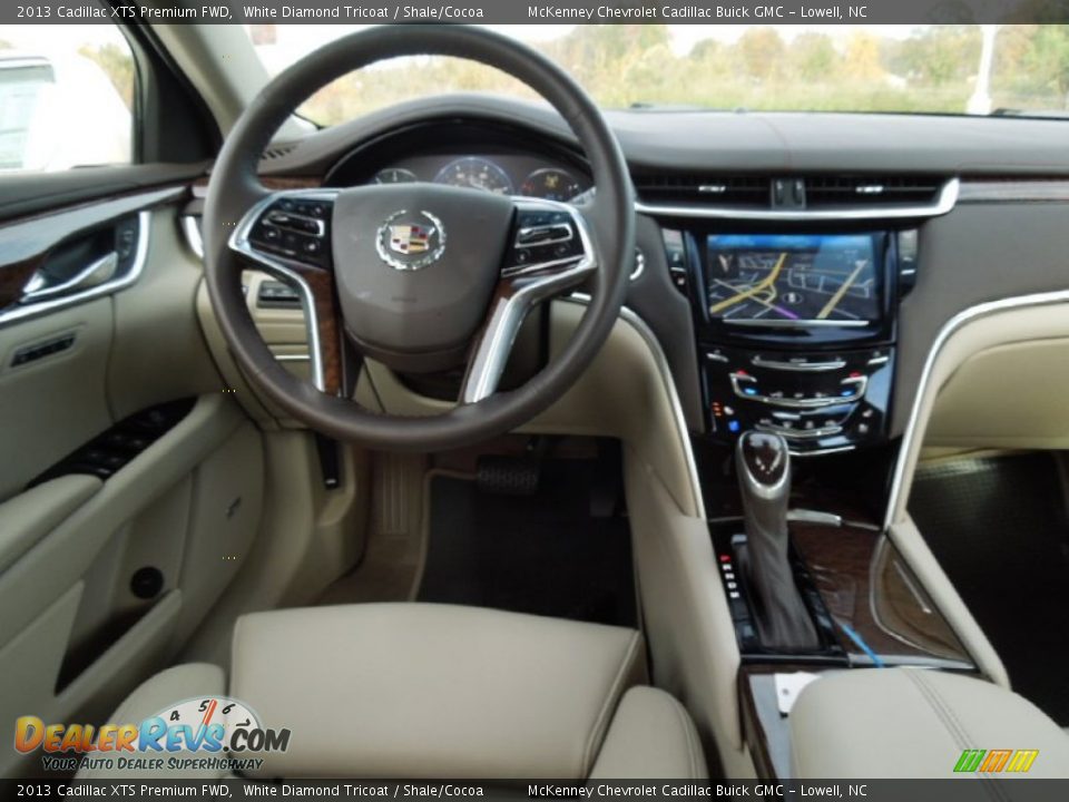 2013 Cadillac XTS Premium FWD White Diamond Tricoat / Shale/Cocoa Photo #23