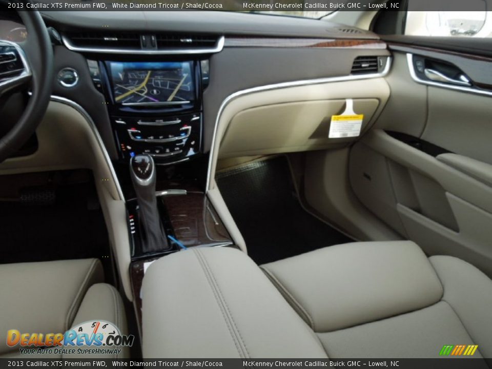 2013 Cadillac XTS Premium FWD White Diamond Tricoat / Shale/Cocoa Photo #24
