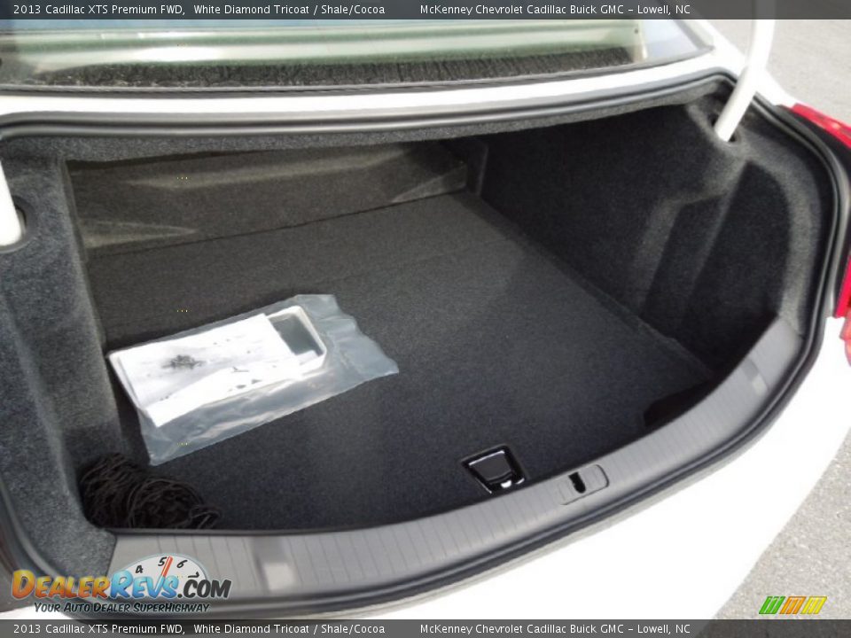 2013 Cadillac XTS Premium FWD White Diamond Tricoat / Shale/Cocoa Photo #25