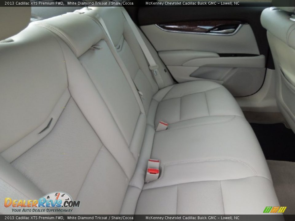 2013 Cadillac XTS Premium FWD White Diamond Tricoat / Shale/Cocoa Photo #26