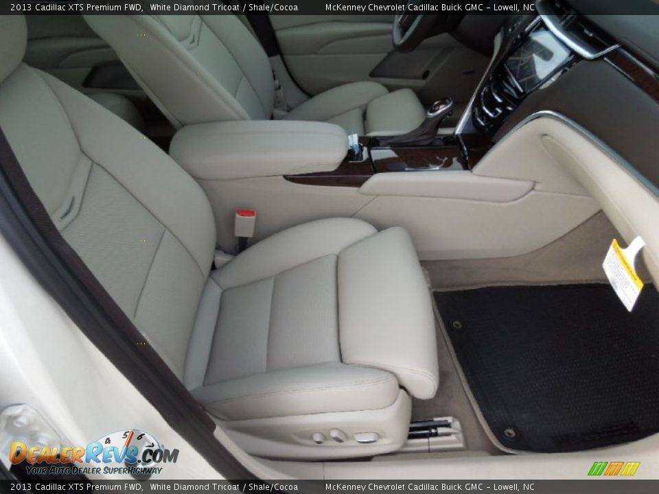 2013 Cadillac XTS Premium FWD White Diamond Tricoat / Shale/Cocoa Photo #27