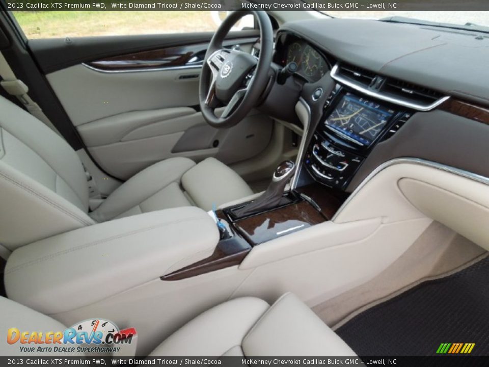 2013 Cadillac XTS Premium FWD White Diamond Tricoat / Shale/Cocoa Photo #28