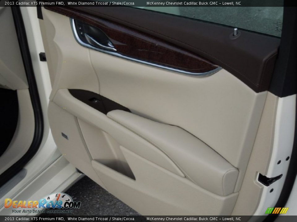 2013 Cadillac XTS Premium FWD White Diamond Tricoat / Shale/Cocoa Photo #29