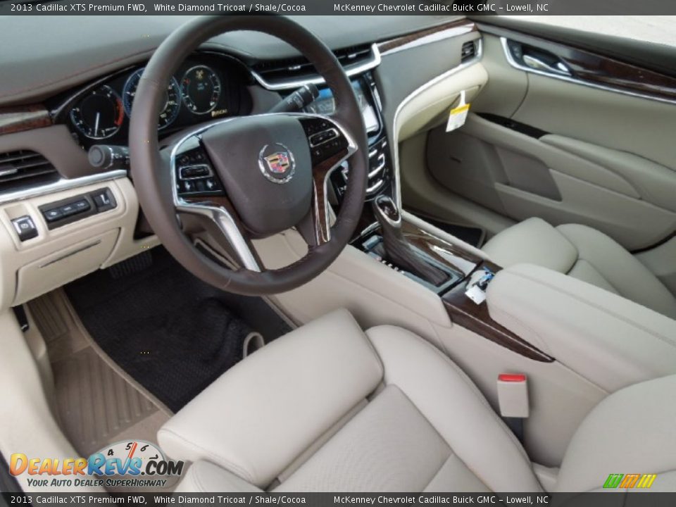 2013 Cadillac XTS Premium FWD White Diamond Tricoat / Shale/Cocoa Photo #32