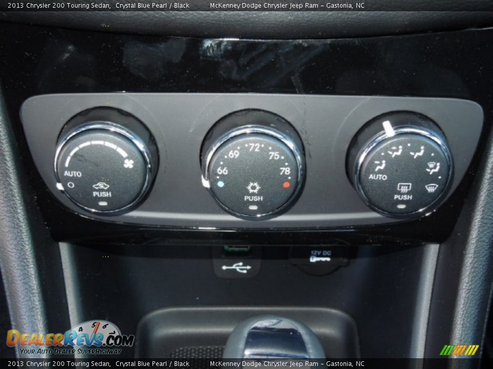 2013 Chrysler 200 Touring Sedan Crystal Blue Pearl / Black Photo #14