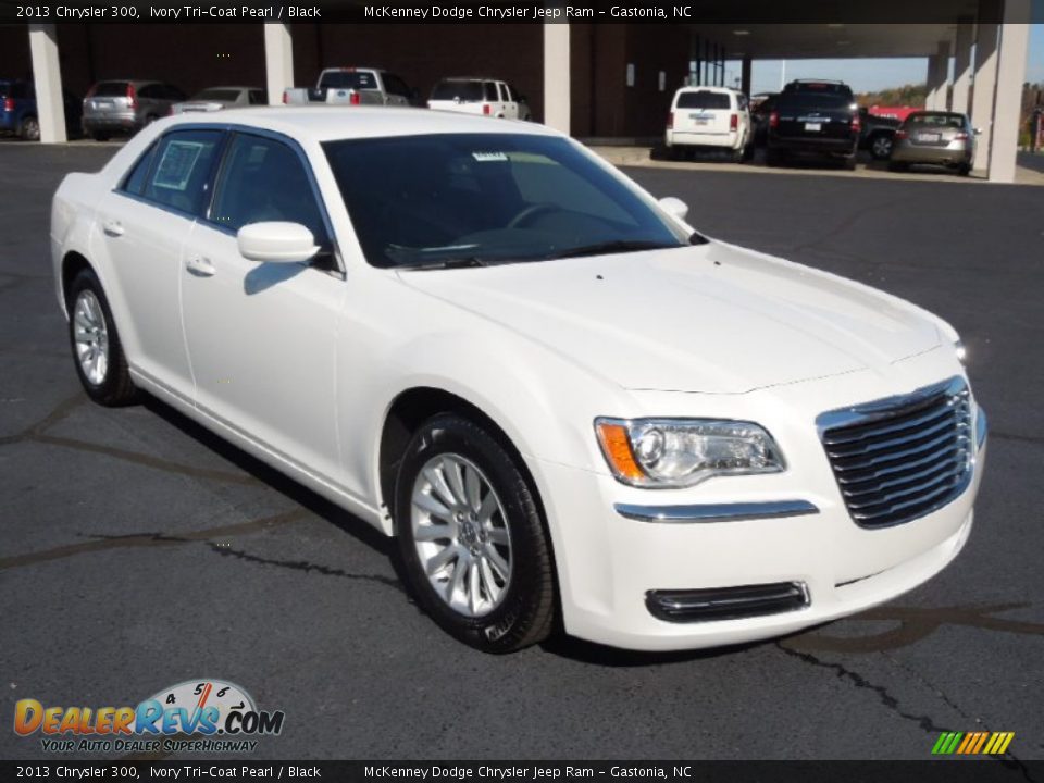 2013 Chrysler 300 Ivory Tri-Coat Pearl / Black Photo #1