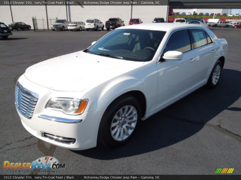 2013 Chrysler 300 Ivory Tri-Coat Pearl / Black Photo #2