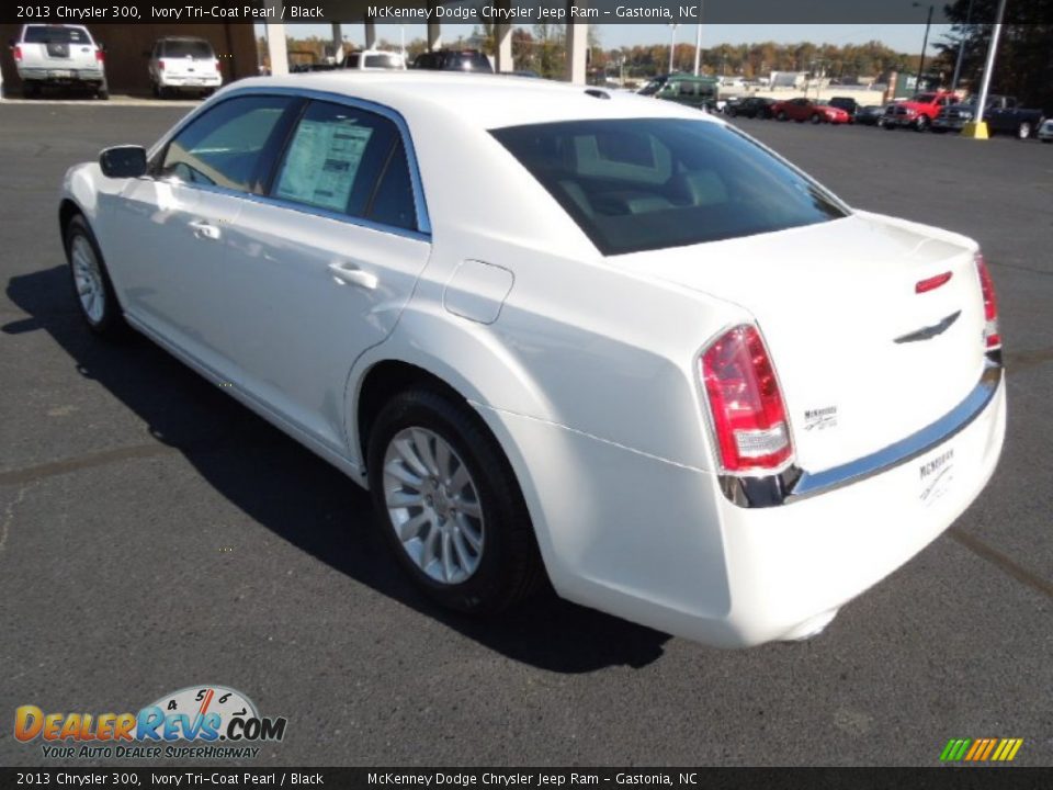 2013 Chrysler 300 Ivory Tri-Coat Pearl / Black Photo #4