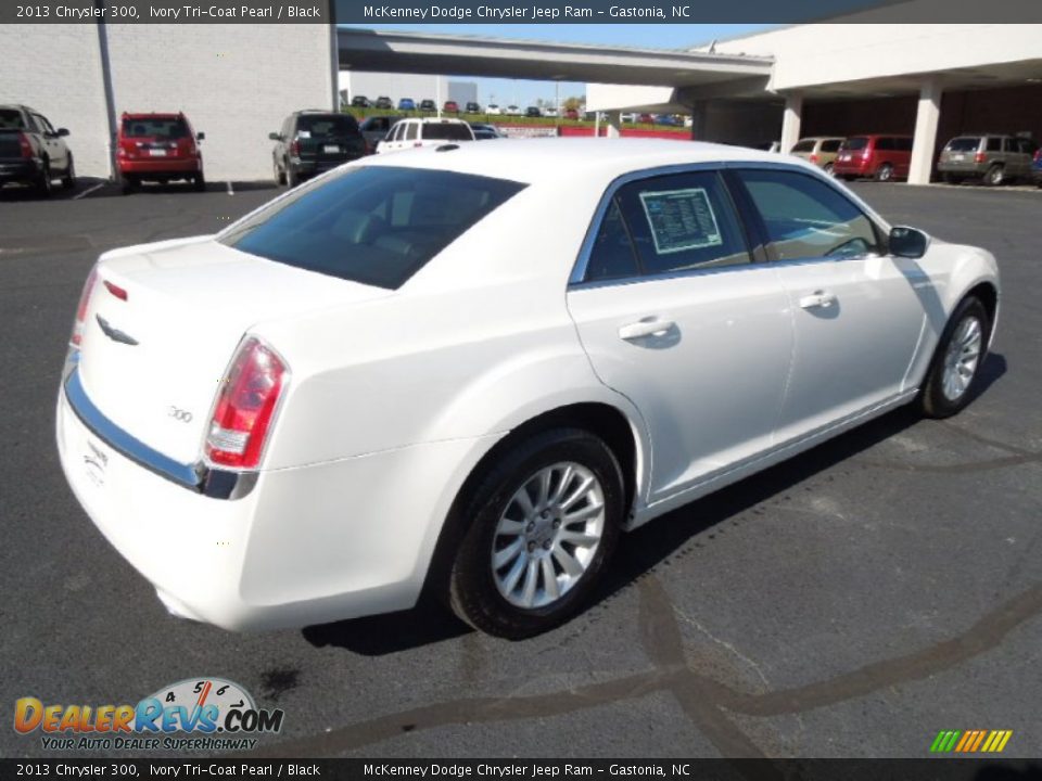 2013 Chrysler 300 Ivory Tri-Coat Pearl / Black Photo #5